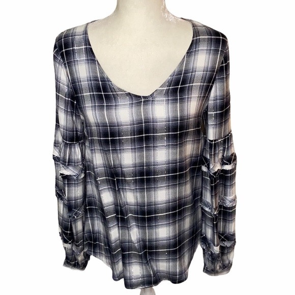 Jane and Delancey long ruffled sleeve Top - Picture 1 of 11